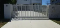 RAD Batten aluminium sliding gate in Surfmist