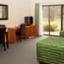 Guest room with queen bed(s)