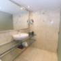 King Apartment Bathroom