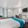 Guest room with double bed(s)