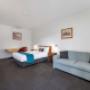 Guest room with double bed(s)