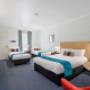 Guest room with queen bed(s)