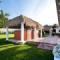 6-x-3-Thatch-Gazebo