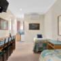 Guest room with queen bed(s)