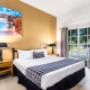 Deluxe guest room