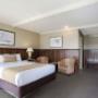 Spacious guest room