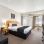 Spacious guest room