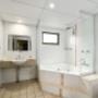 Guest room with whirlpool bathtub