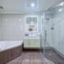 Queen Bed Spa Room