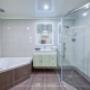 Queen Bed Spa Room