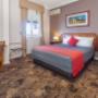 Guest room with double bed(s)