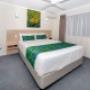 Guest room with queen bed(s)