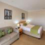 Guest room with queen bed(s)