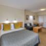 Guest room with queen bed(s)
