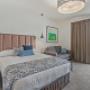 Guest room with queen bed(s)