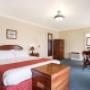 Spacious guest room