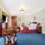 Spacious guest room