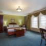 Spacious guest room