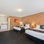 Guest room with queen bed(s)