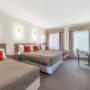 Guest room with queen bed(s)