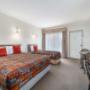 Guest room with queen bed(s)