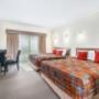 Guest room with queen bed(s)