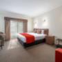 Guest room with queen bed(s)