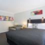 Guest room with queen bed(s)