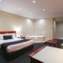 Guest room with queen bed