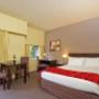 Guest room with queen bed