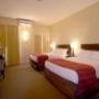 Guest room with twin beds