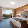 Guest room with queen bed