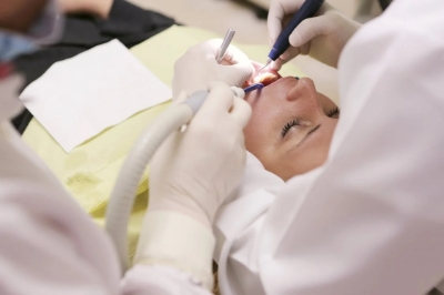 5 Early Signs Your Dental Implant Could Be in Trouble—and What to Do About It