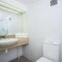 DELUXE QUEEN | BATHROOM