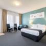 Guest room with queen bed(s)