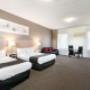 Guest room with queen bed(s)