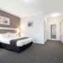 Guest room with queen bed(s)