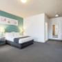 Guest room with queen bed(s)