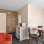 Guest room with queen bed(s)