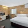 Guest room with queen bed(s)