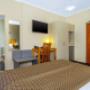 Guest room with queen bed(s)