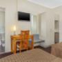 Guest room with single bed(s)