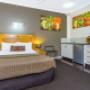 Guest room with queen bed(s)