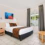 Guest room with queen bed