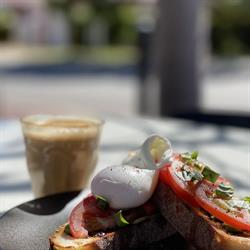 Deli Chicchi Cafe & Food Store