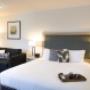 Our H King accommodation provides the same modern amenities and sophisticated décor as The H Queen, with the added bonus of a king size bed. Enjoy views of the ocean, the hotel garden or the city.
