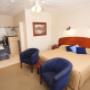 One-bedroom suite