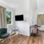 Queen suite