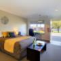 Guest room with queen bed(s)