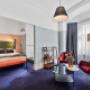 Guest room with queen bed(s)